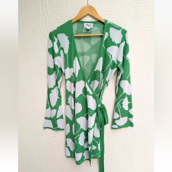 NEW| Women's Long Sleeve V-Neck Ginkgo Green Sweater Wrap Top - Picture 6 of 13